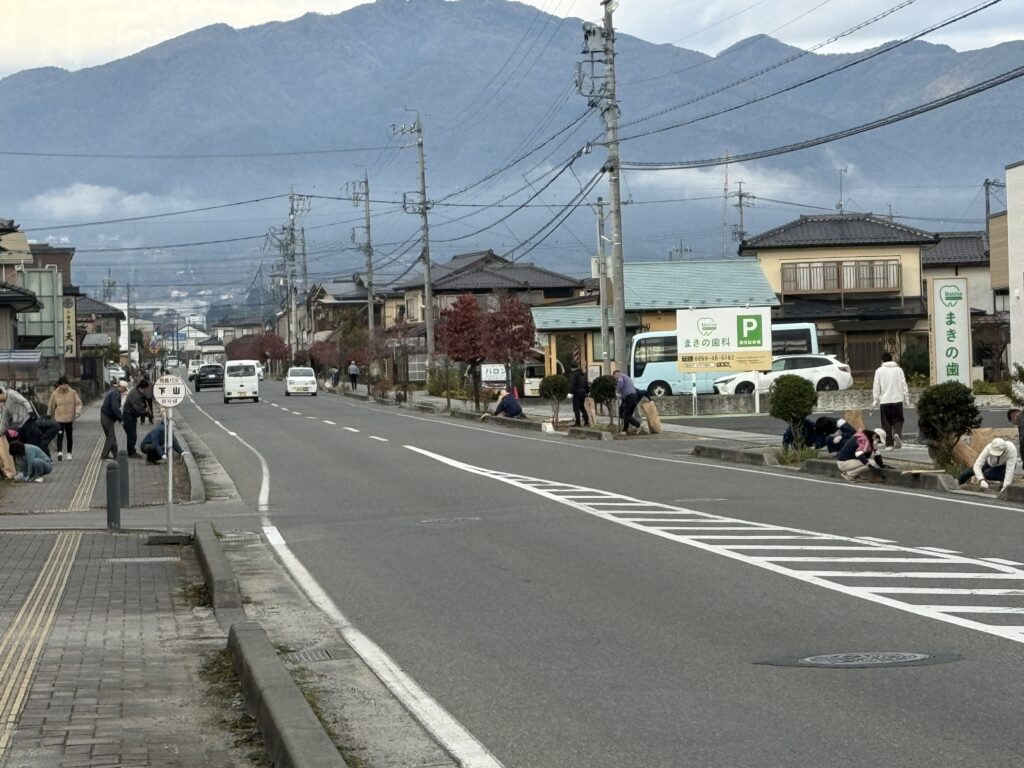 下山通りさわやかロード清掃活動