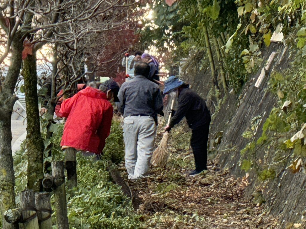 下山通りさわやかロード清掃活動